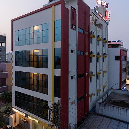 Hotel Mookambika Comforts ティルパティ エクステリア 写真
