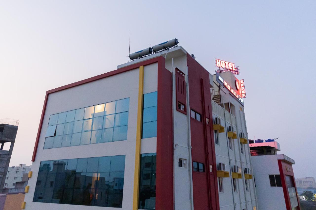 Hotel Mookambika Comforts ティルパティ エクステリア 写真