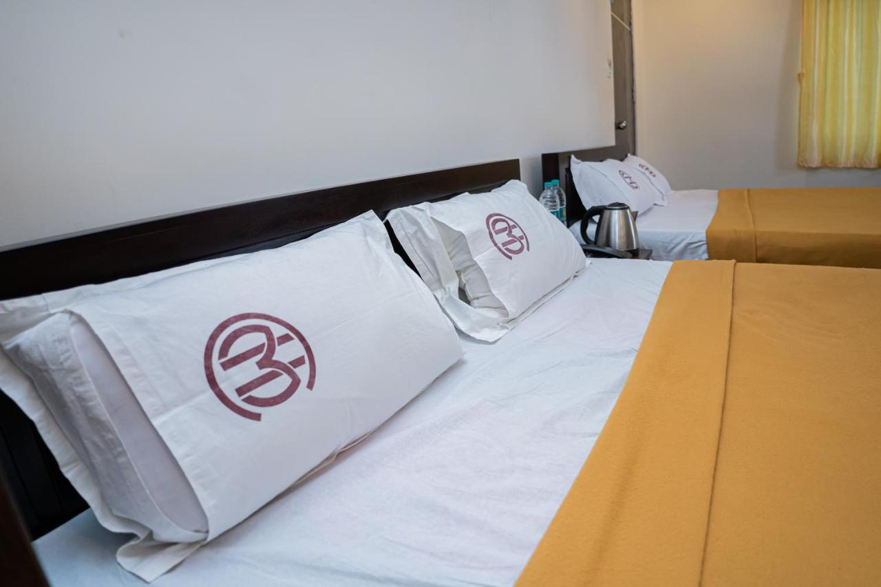 Hotel Mookambika Comforts ティルパティ エクステリア 写真