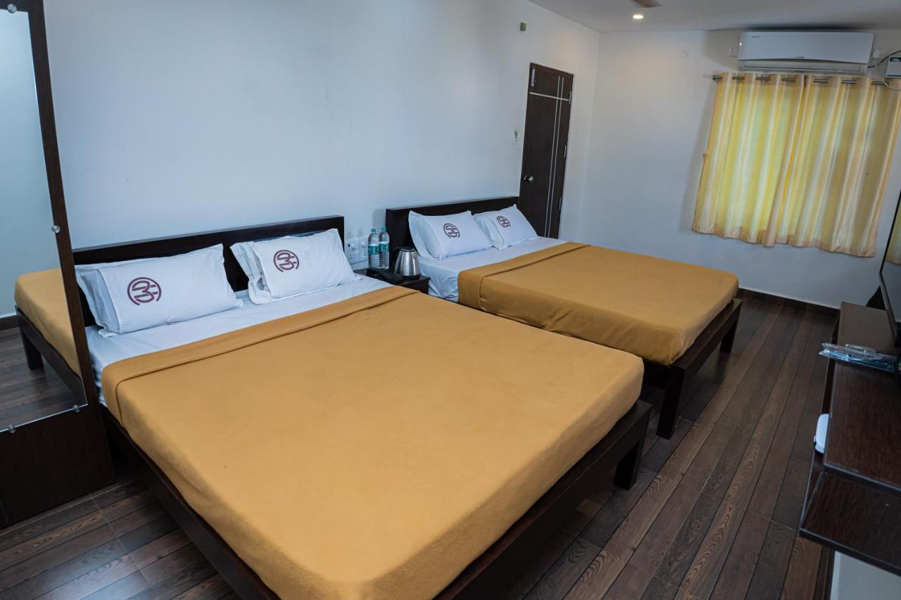 Hotel Mookambika Comforts ティルパティ エクステリア 写真