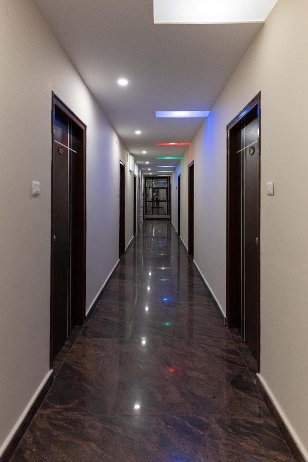 Hotel Mookambika Comforts ティルパティ エクステリア 写真
