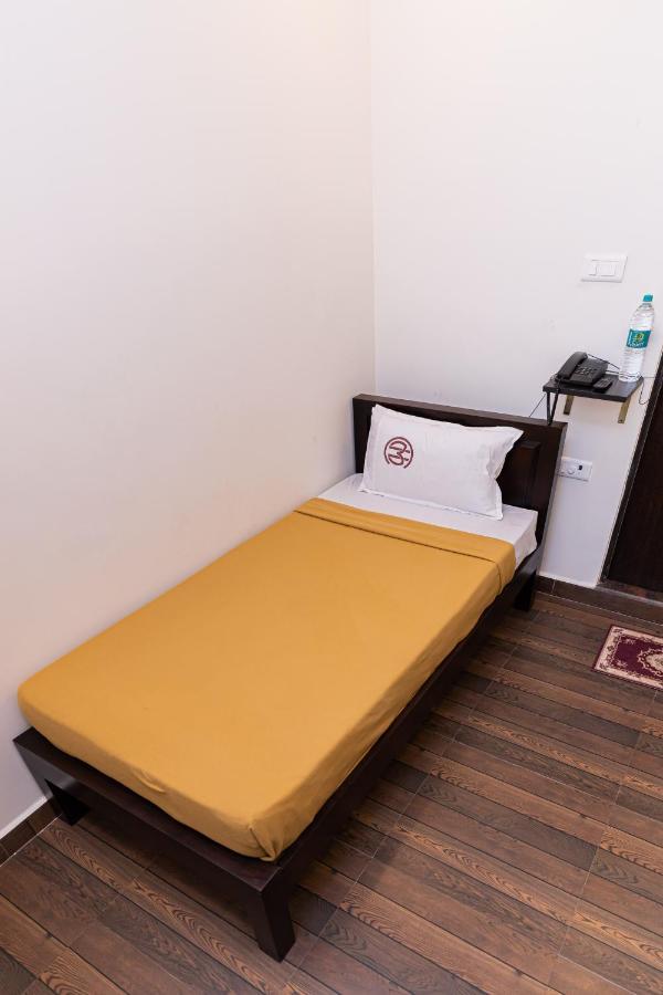 Hotel Mookambika Comforts ティルパティ エクステリア 写真